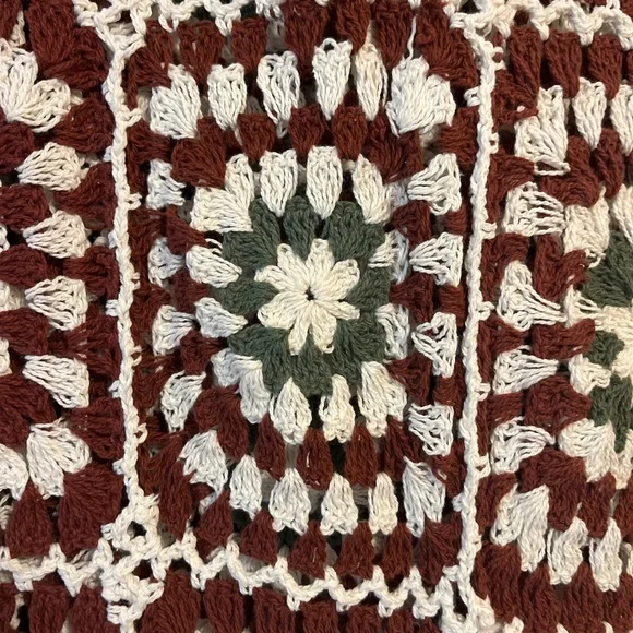 Shabby Chic Cotton Crocheted Flowers Throw/Blanket - Picture 2 of 5